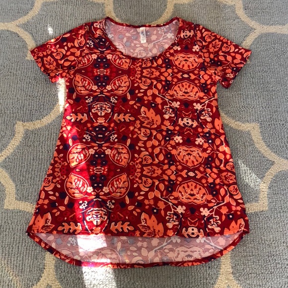 LuLaRoe Tops - 🔥LulaRoe top size small